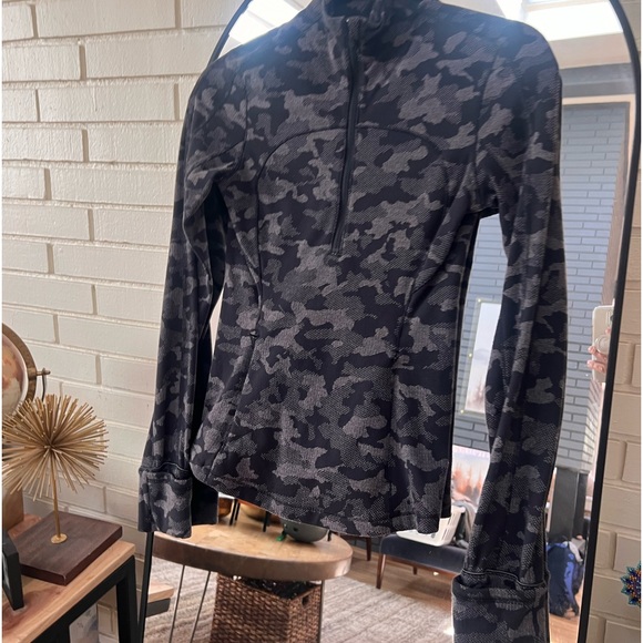 Lululemon “Run Briskly” 1/2 Zip
Incognito Camo Black size 4 - Picture 3 of 7